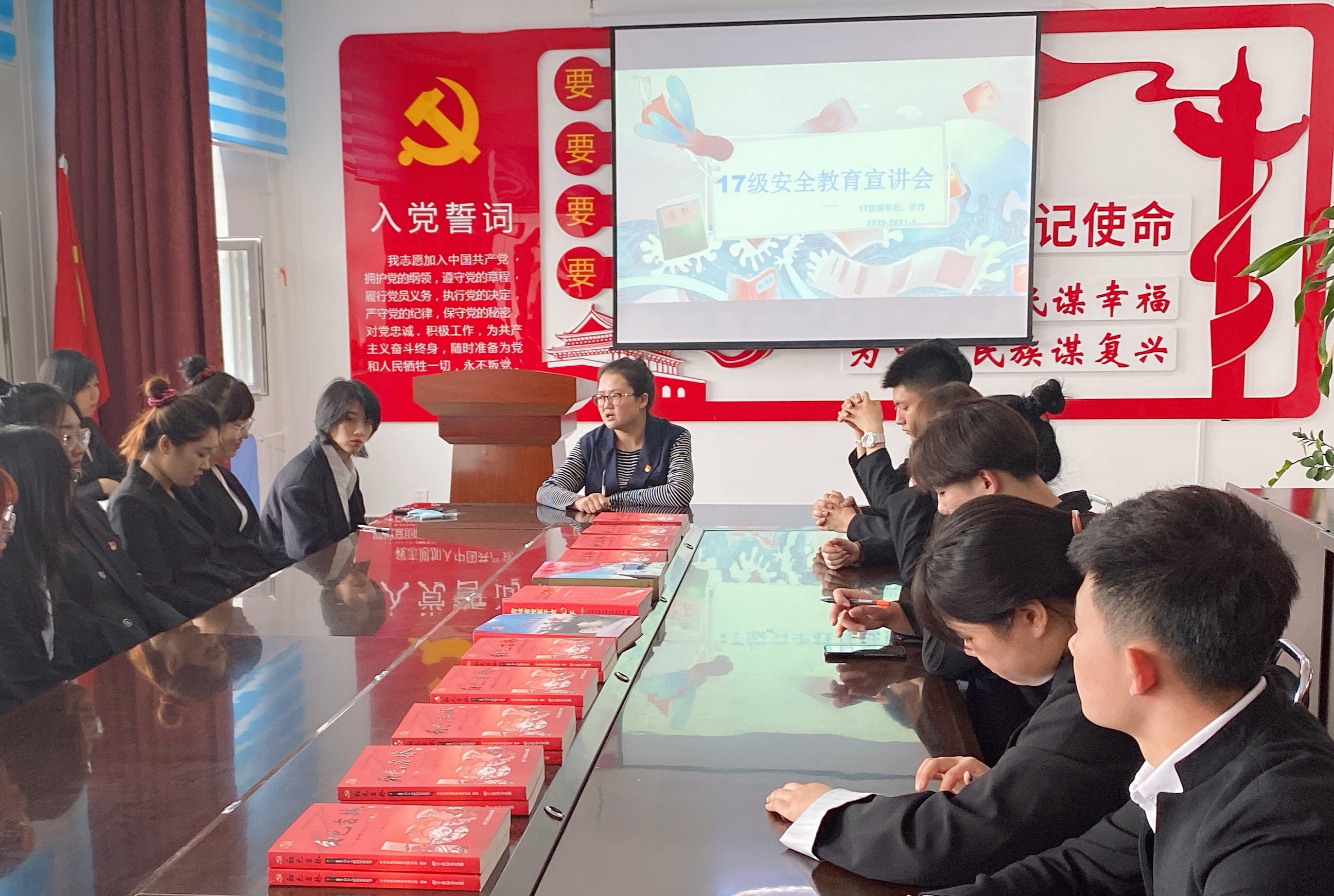 【安全教育】外国语学院2017级开展安全教育宣讲会（2020.9.15）.jpg