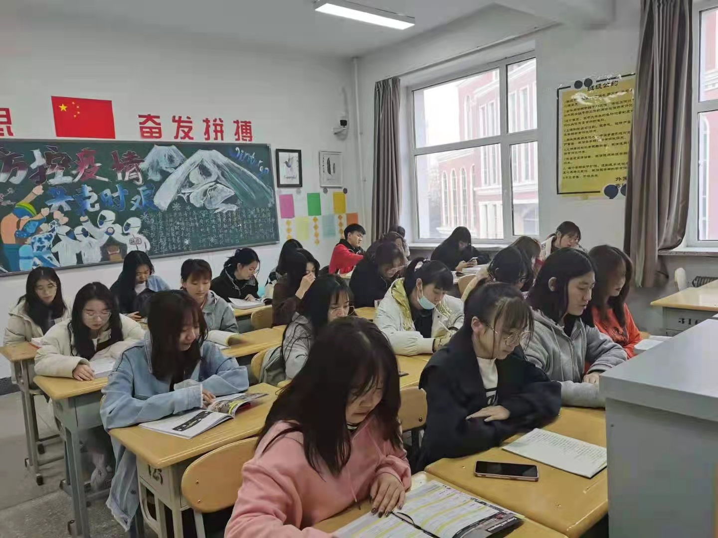 【学风建设】外国语学院开展特色早自习活动照片1（2021.03.20）.jpg