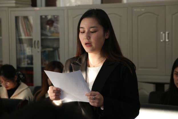 “不忘初心，砥砺前行—文学与新闻传播学院召开了学生党支部发展党员大会-10.jpg