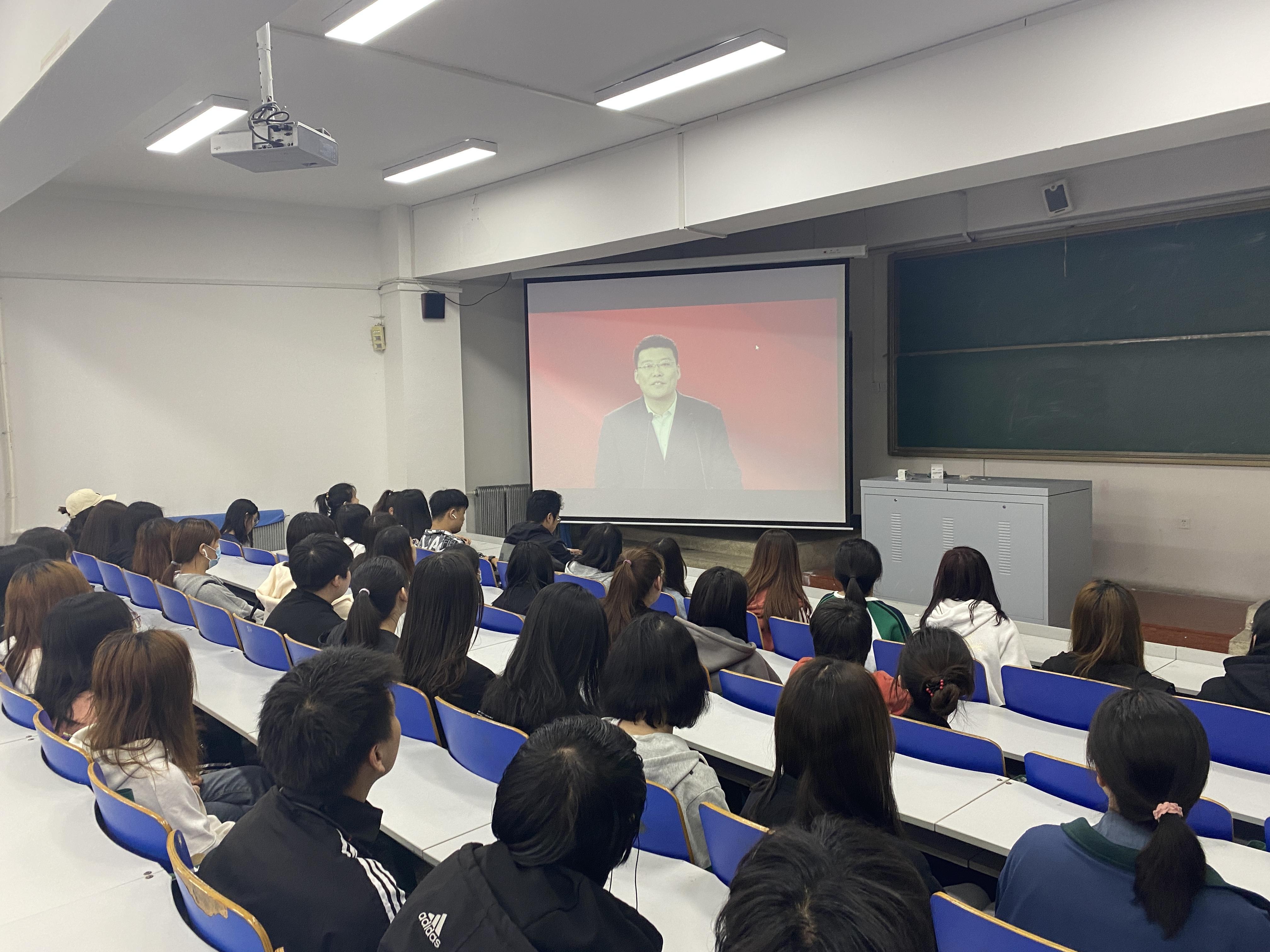 【思想引领】外国语学院组织全院学生同上一堂思政课照片6（2021.05.16）.jpg